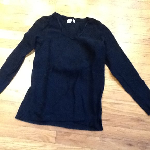 Black Textured V-Neck Sweater - Picture 2 of 5